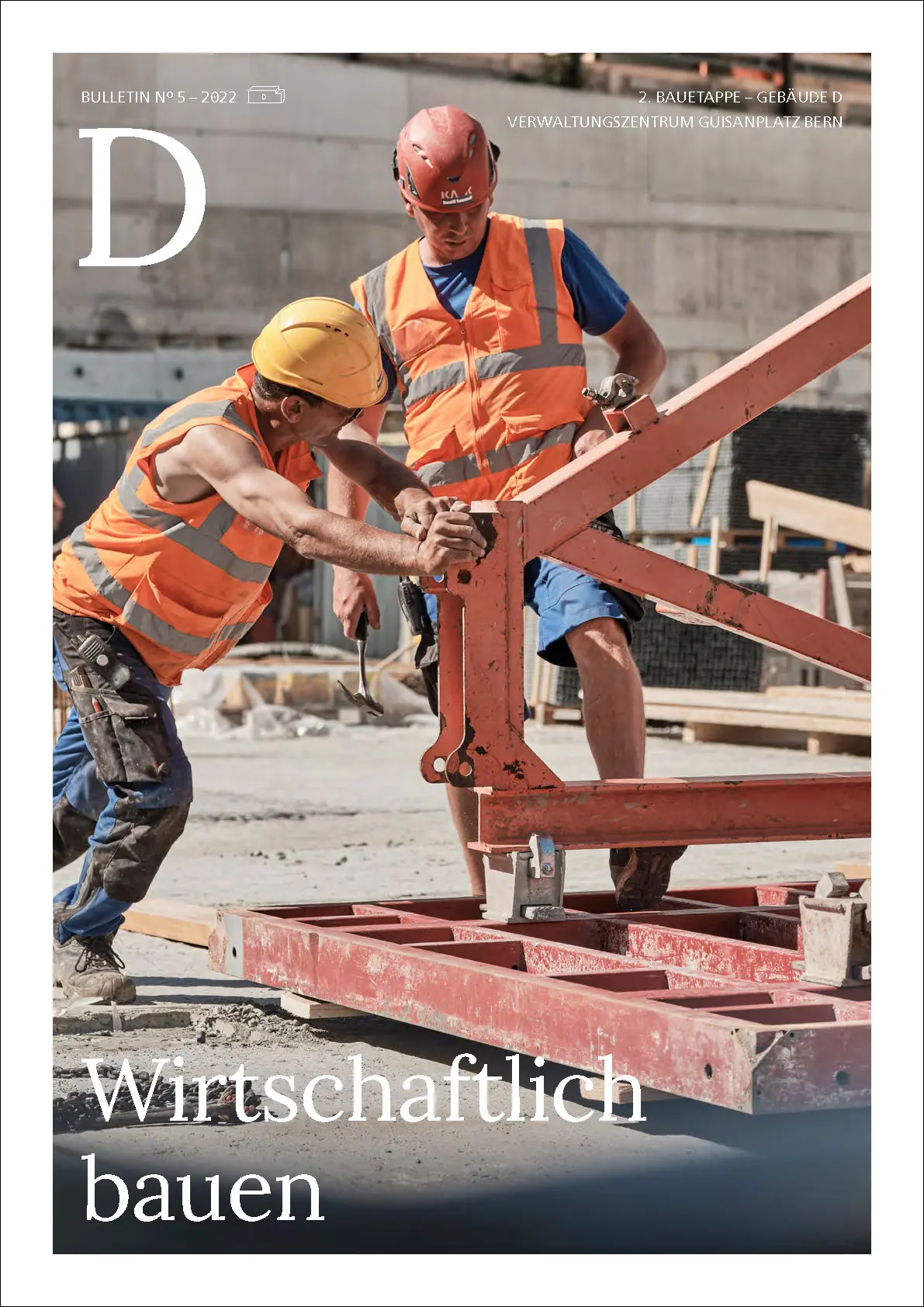 D-Bulletin-Cover 'Wirtschaftlich bauen' zum Verwaltungszentrum Guisanplatz Bern, zwei Bauarbeiter montieren Schalungselement auf der Baustelle.