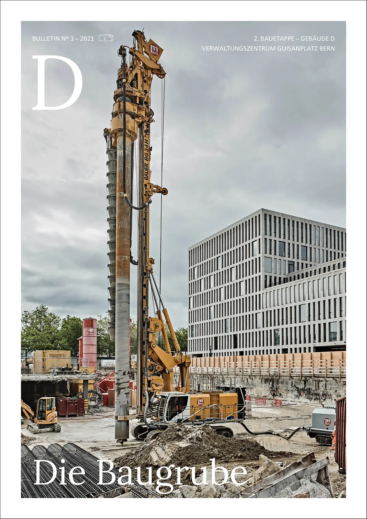 D-Bulletin-Cover 'Die Baugrube' zum Verwaltungszentrum Guisanplatz Bern, Bohrgerät auf der Baustelle vor fertiggestelltem Nachbargebäude.